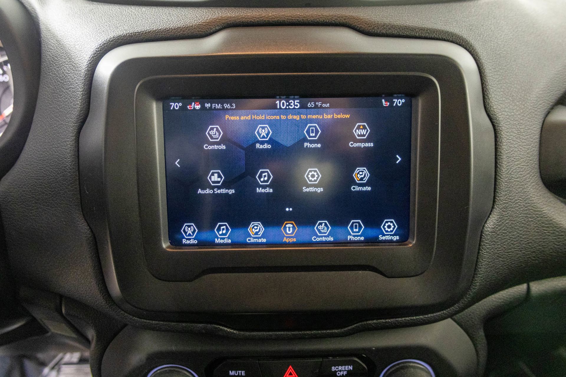 Used 2019 Jeep Renegade Latitude w/ Cold Weather Group image 26