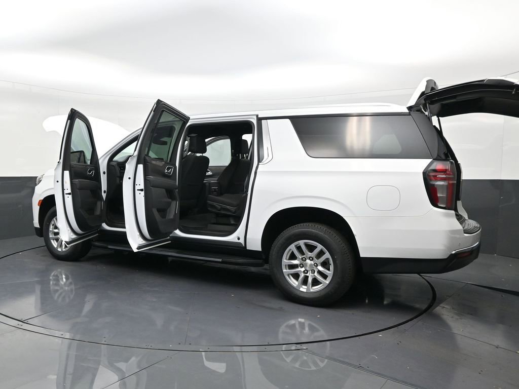 Used 2022 Chevrolet Suburban LS image 31