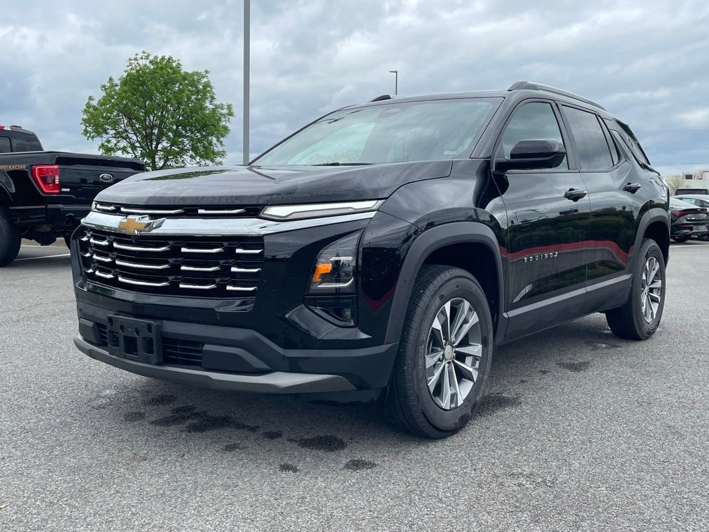 Used 2025 Chevrolet Equinox LT w/ Convenience Package II image 3