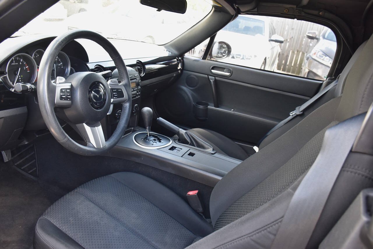 Used 2006 MAZDA MX-5 Miata Touring RWD image 10