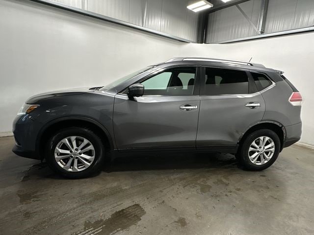 Used 2015 Nissan Rogue SV w/ SV Premium Package image 2