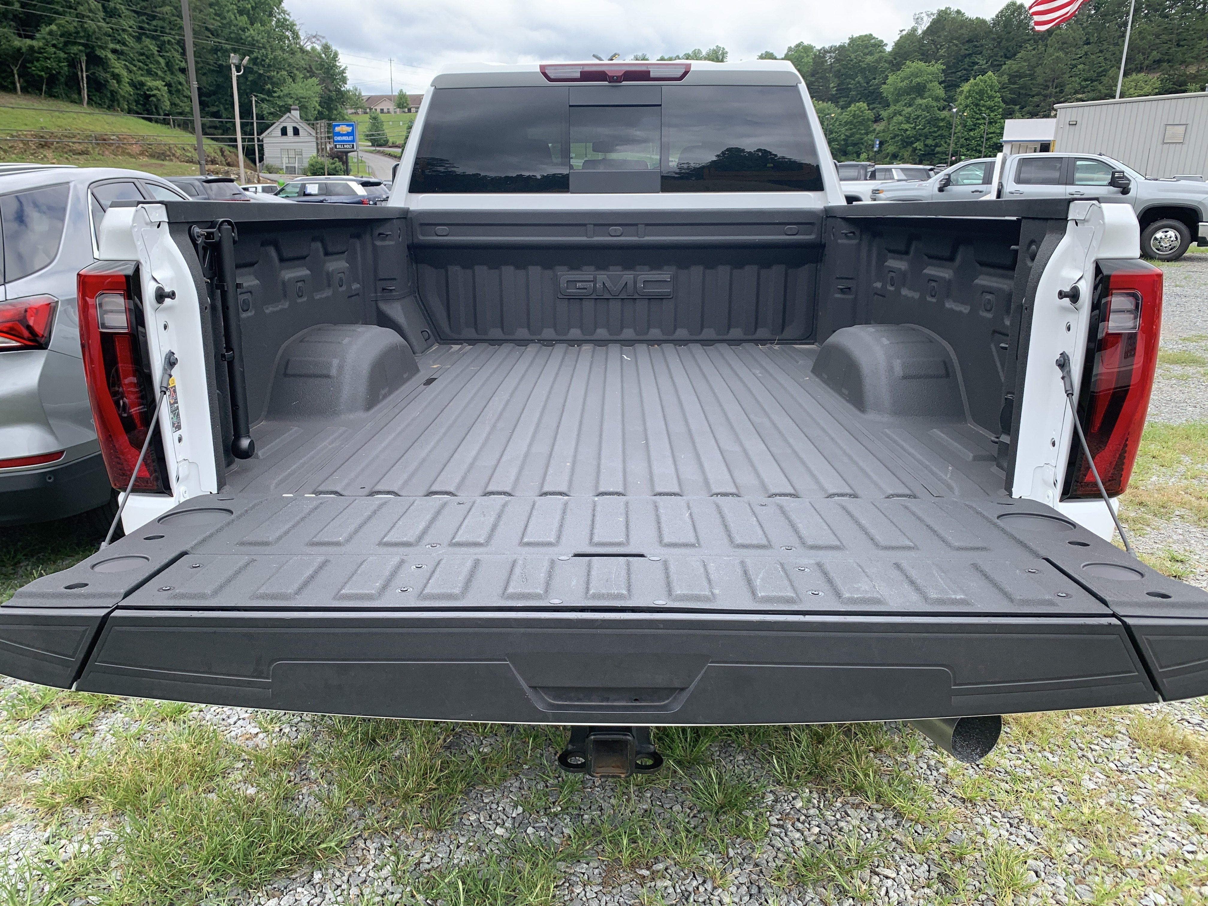 Used 2025 GMC Sierra 2500 SLT w/ SLT Premium Package AWD/4WD image 28