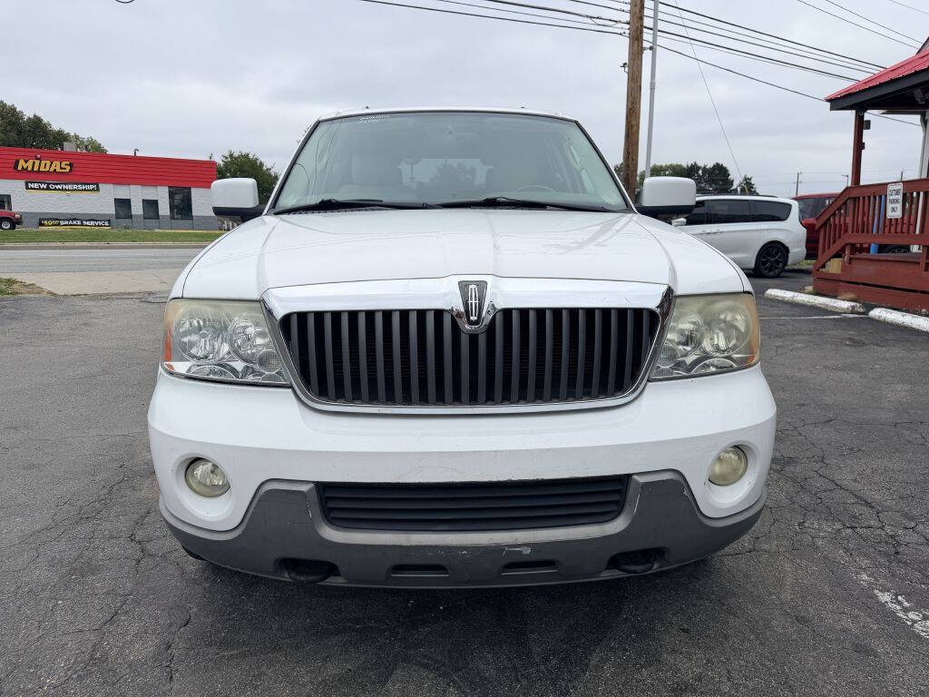 Used 2004 Lincoln Navigator Ultimate AWD/4WD image 2