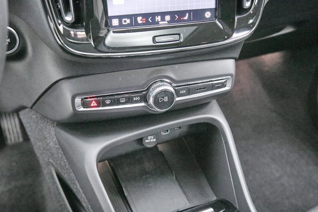 Used 2023 Volvo XC40 B5 Ultimate w/ Protection Package Premier image 16