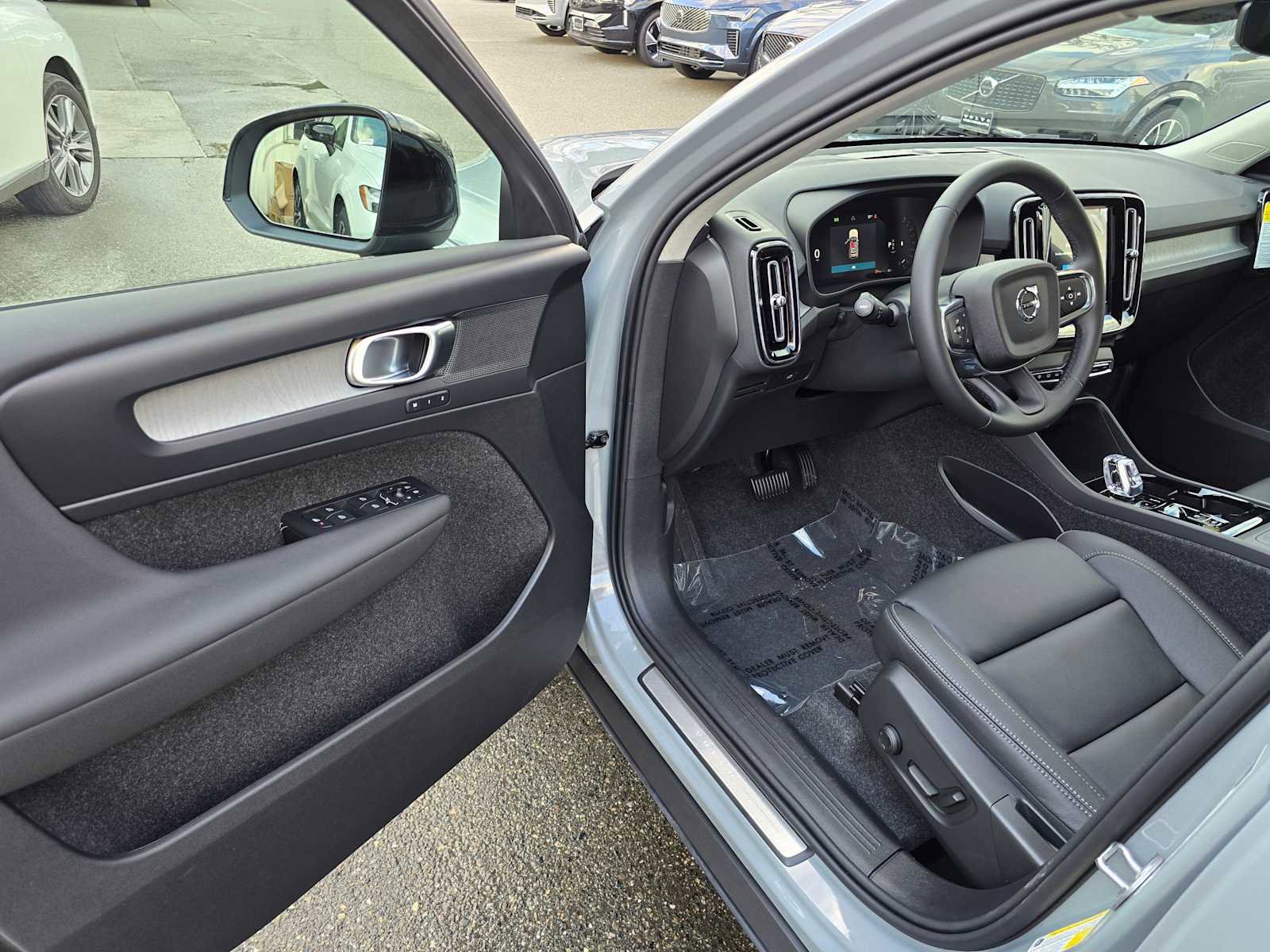 New 2026 Volvo XC40 B5 Plus w/ Protection Package Premier image 18