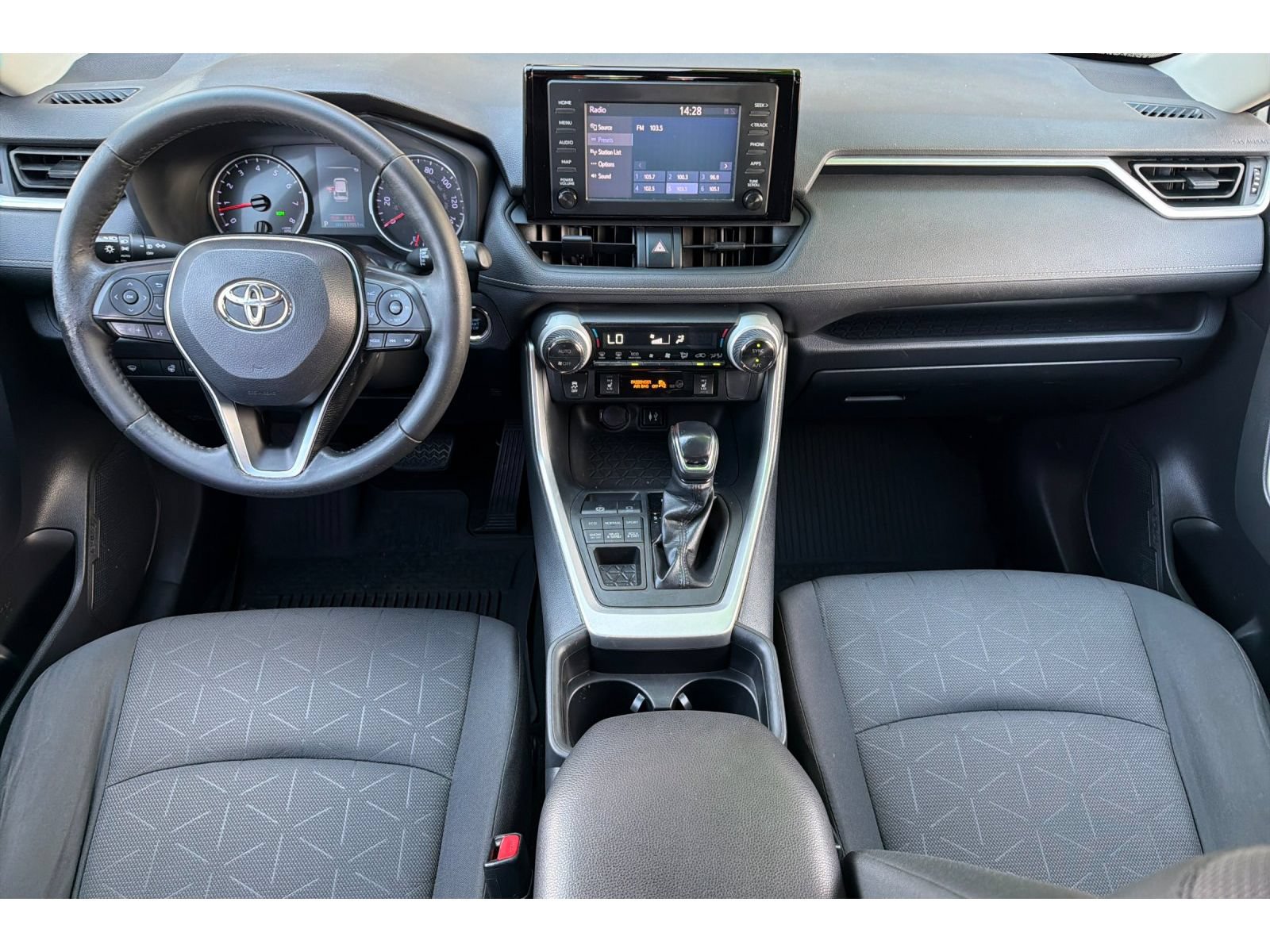 Used 2019 Toyota RAV4 XLE AWD/4WD image 15