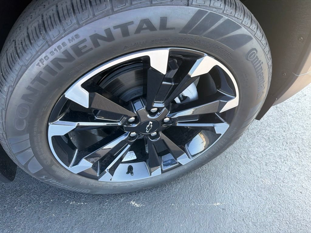 New 2027 Chevrolet Equinox RS w/ LPO, Floor Liner Package FWD image 4