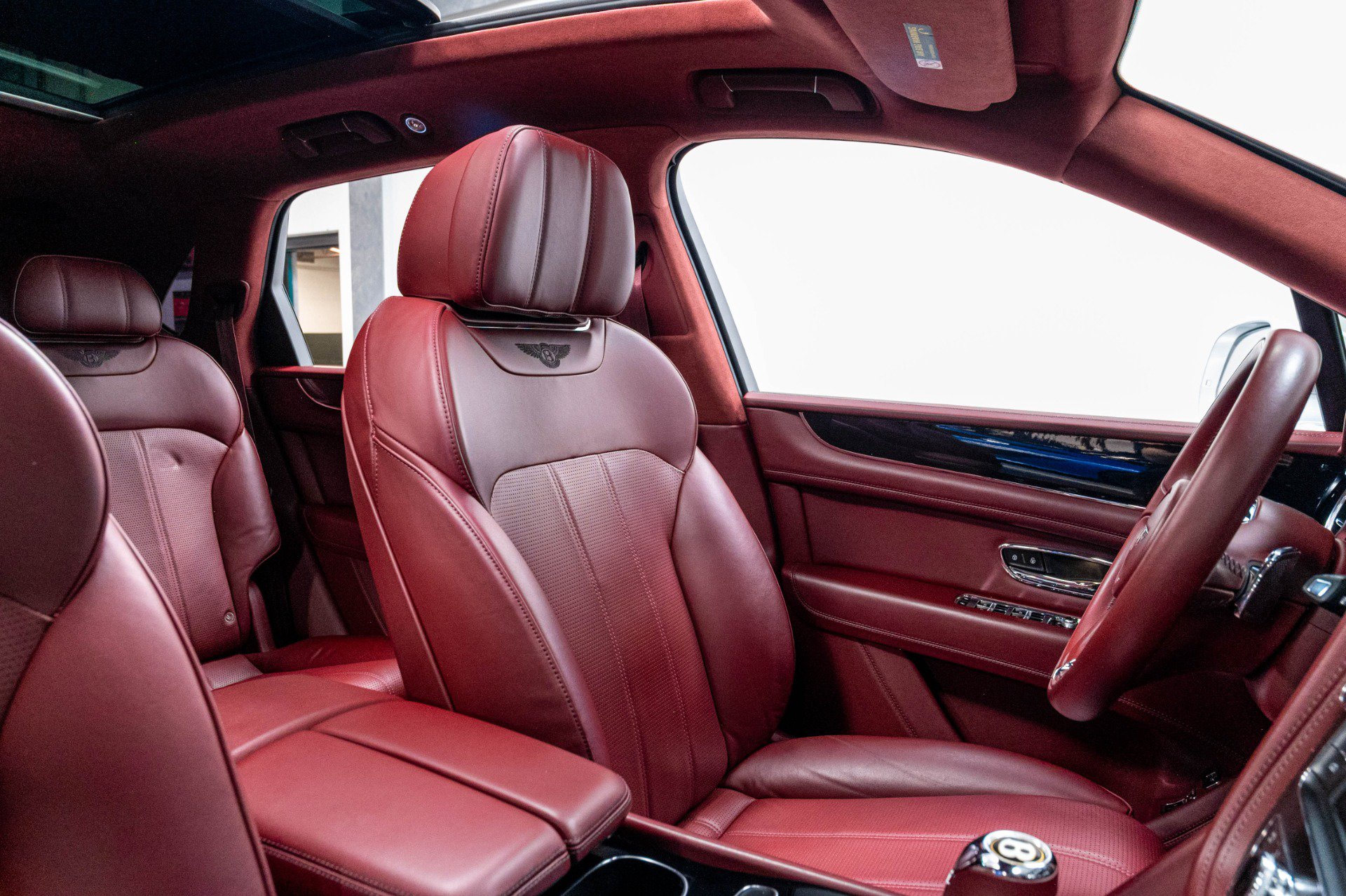 Used 2020 Bentley Bentayga AWD/4WD image 29