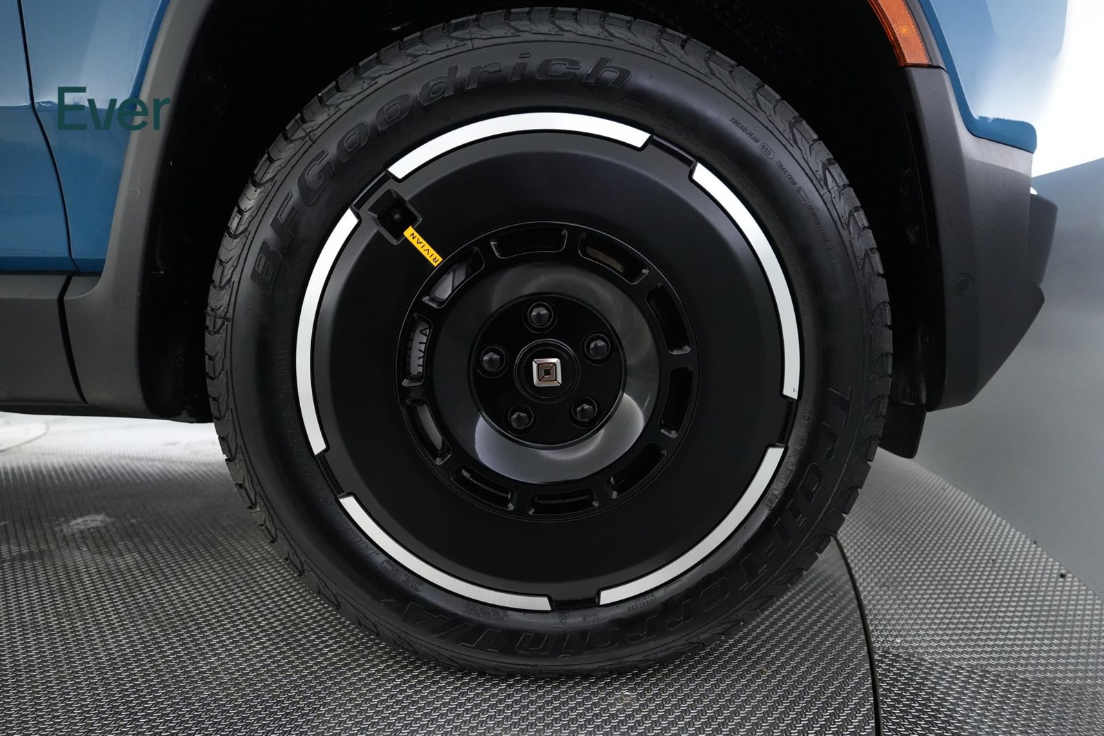 Used 2025 Rivian R1T Adventure Dual AWD/4WD image 20