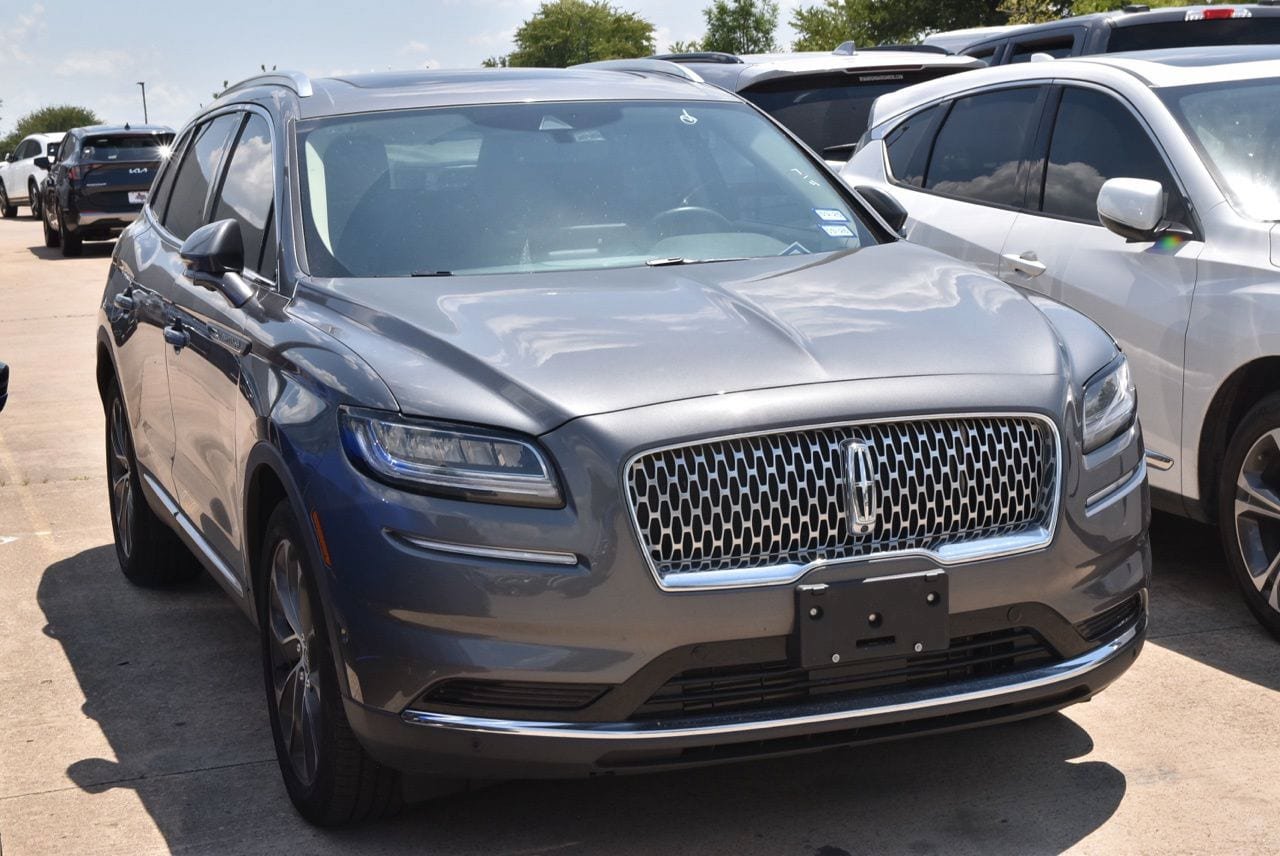 Used 2023 Lincoln Nautilus Reserve w/ Equipment Group 201A FWD image 4