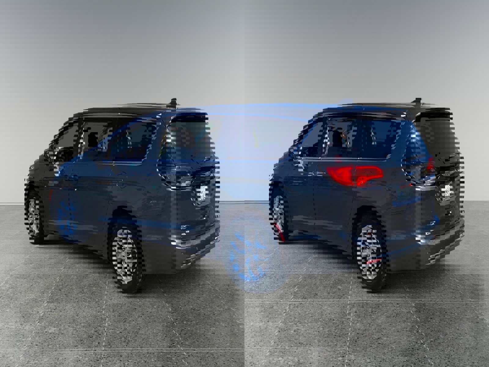 Used 2019 Chrysler Pacifica Touring Plus w/ Tire & Wheel Group image 3