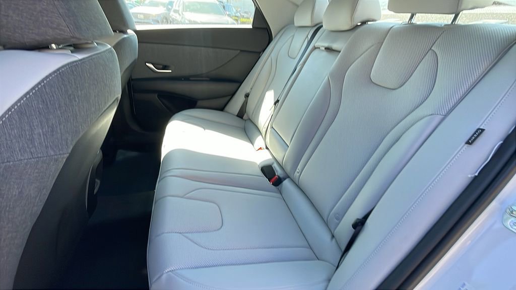 New 2025 Hyundai Elantra Limited image 16
