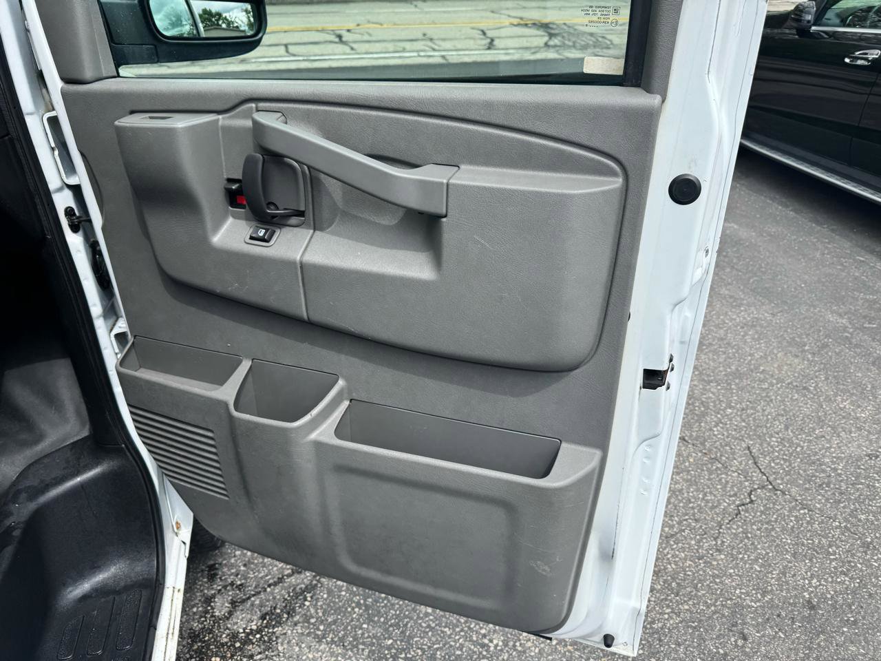 Used 2018 GMC Savana 2500 RWD image 13