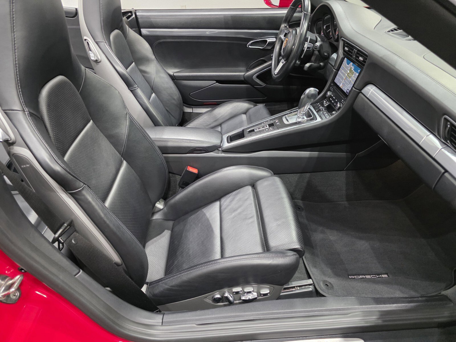 Used 2018 Porsche 911 Turbo image 27