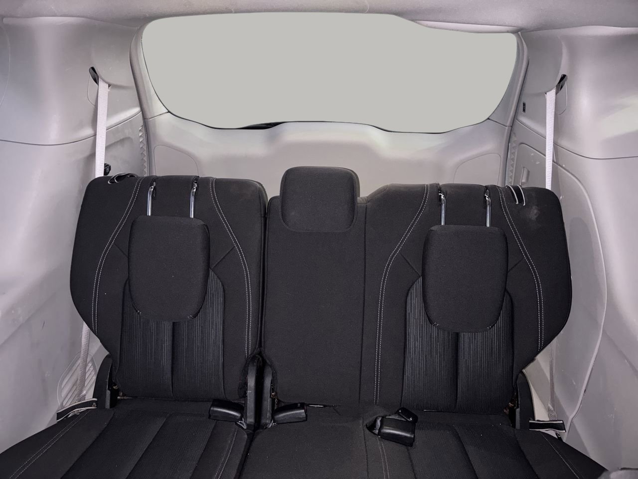 Used 2022 Chrysler Voyager LX image 17