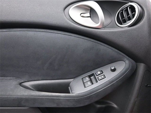 Used 2010 Nissan 370Z Touring image 22