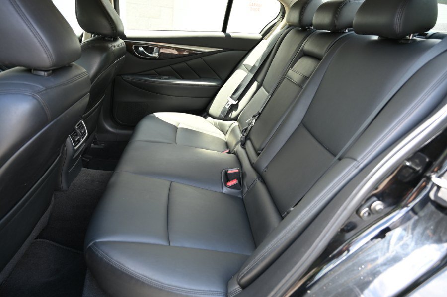 Used 2018 INFINITI Q50 Luxe w/ Essential Package (3.0T Luxe) AWD/4WD image 16