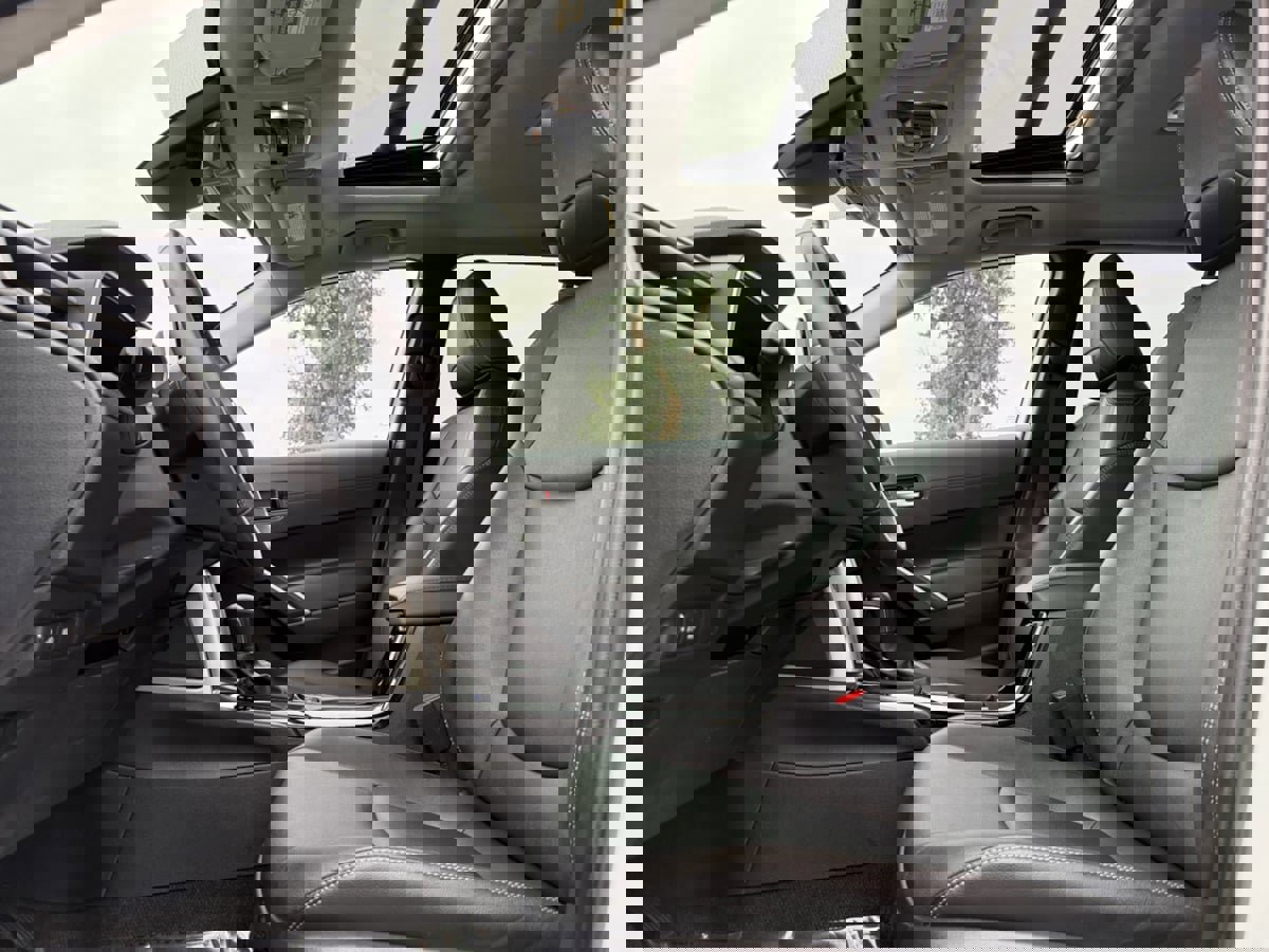 Used 2024 Toyota Corolla Cross XLE image 16