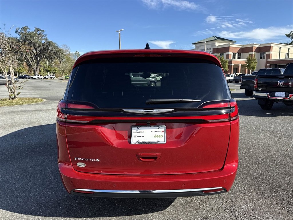 New 2026 Chrysler Pacifica Select image 4