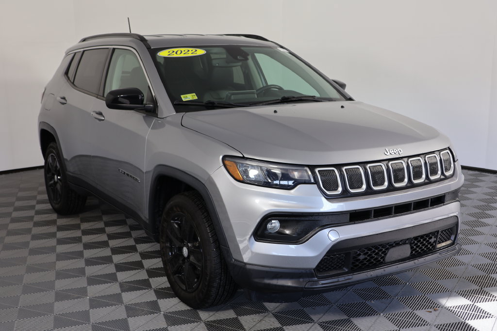 Used 2022 Jeep Compass Latitude w/ Convenience Group AWD/4WD image 1