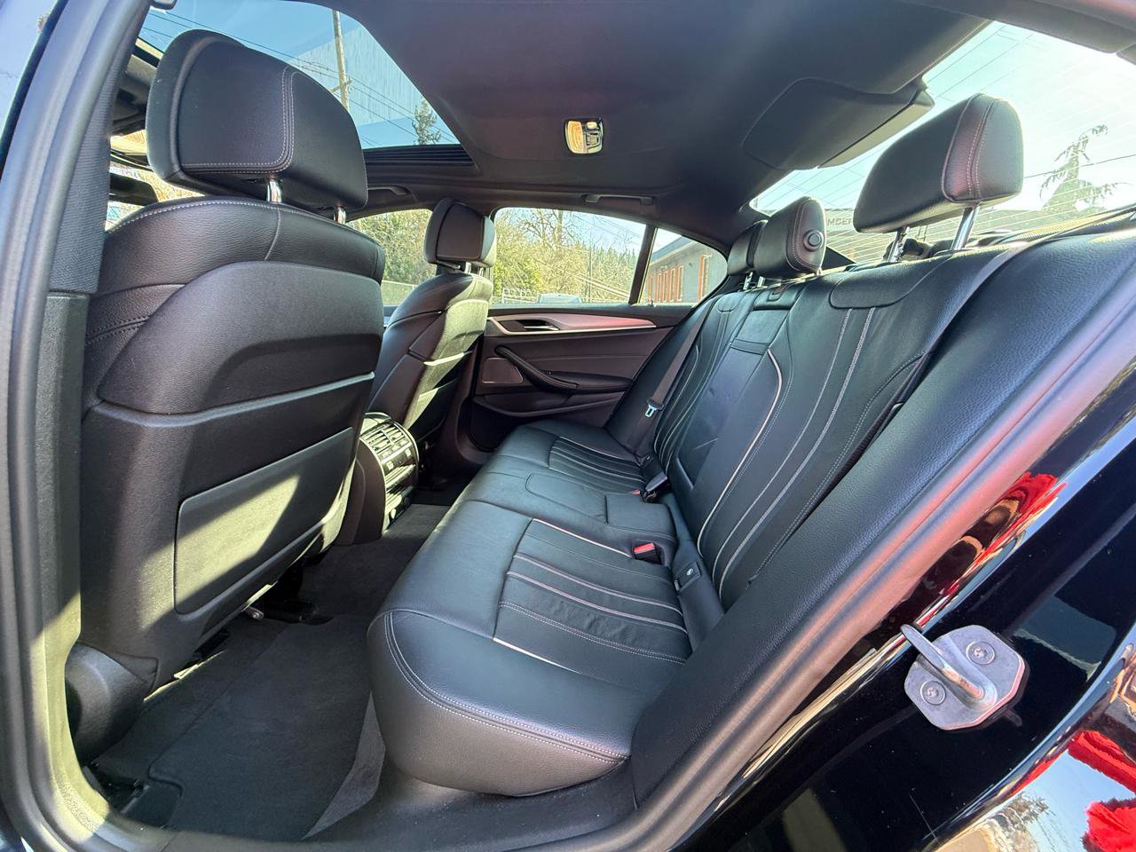 Used 2018 BMW M550i xDrive AWD/4WD image 12