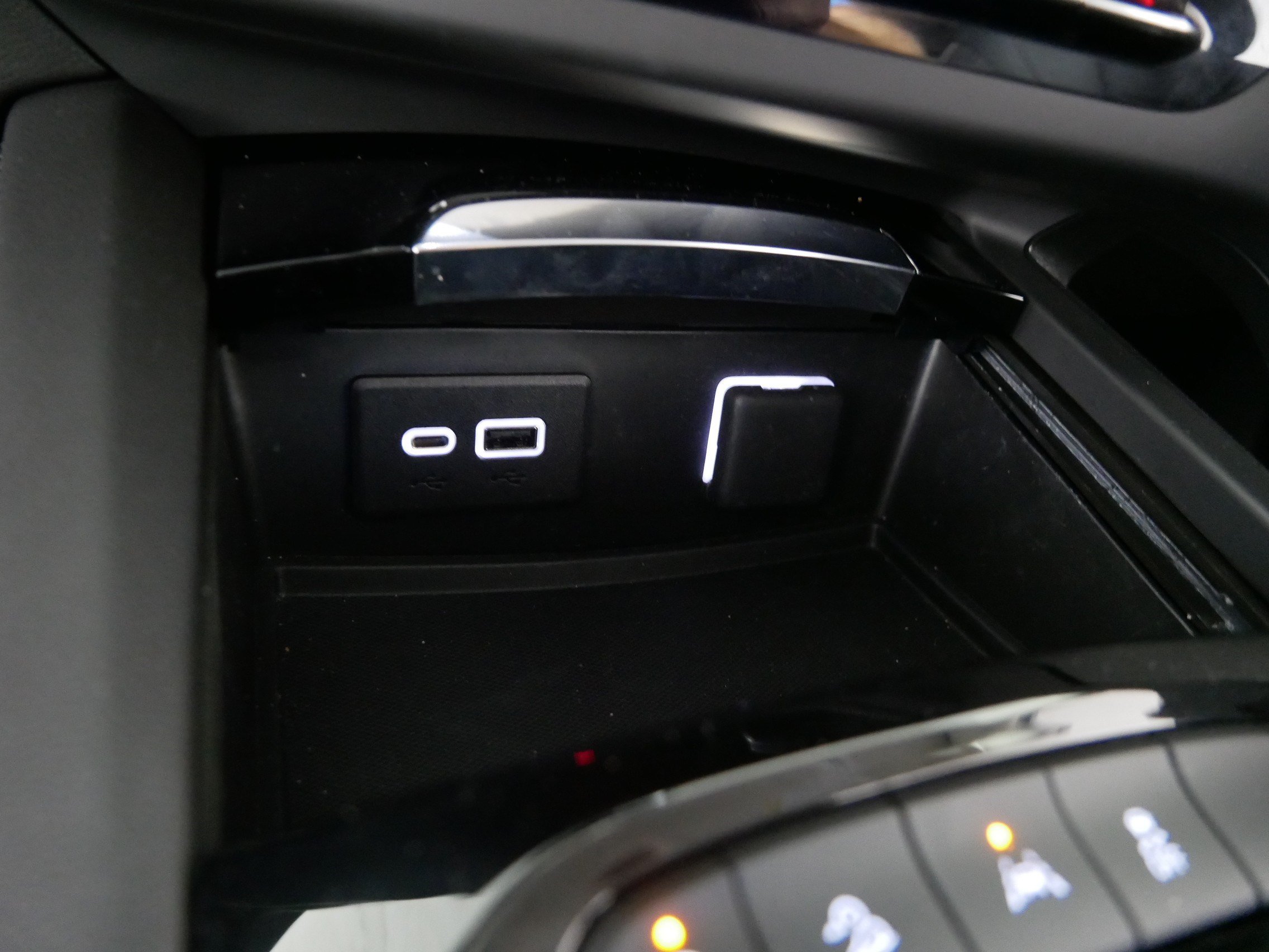 Used 2023 Buick Envision Essence AWD/4WD image 30