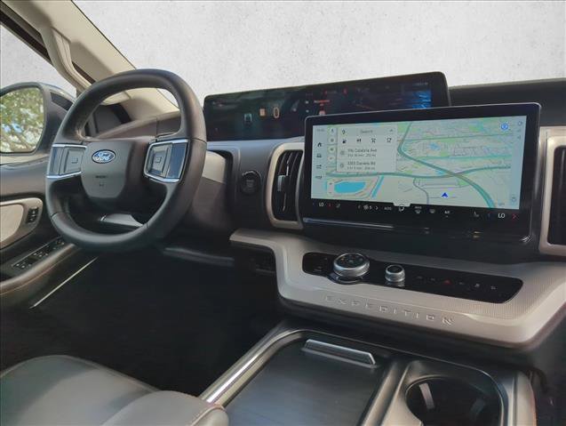 Used 2025 Ford Expedition Active image 25