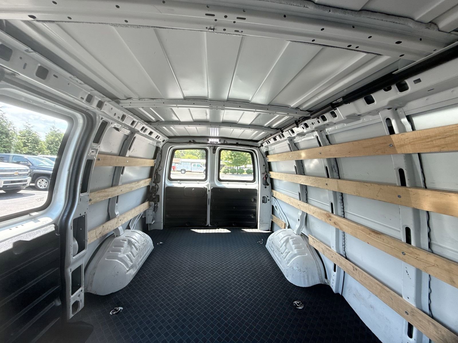 Used 2023 Chevrolet Express 2500 w/ Driver Convenience Package image 21