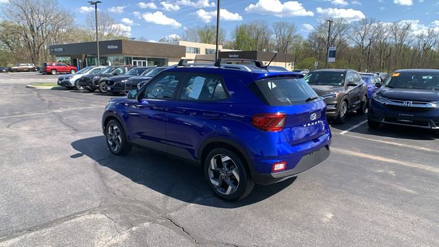 Used 2023 Hyundai Venue Limited FWD image 3