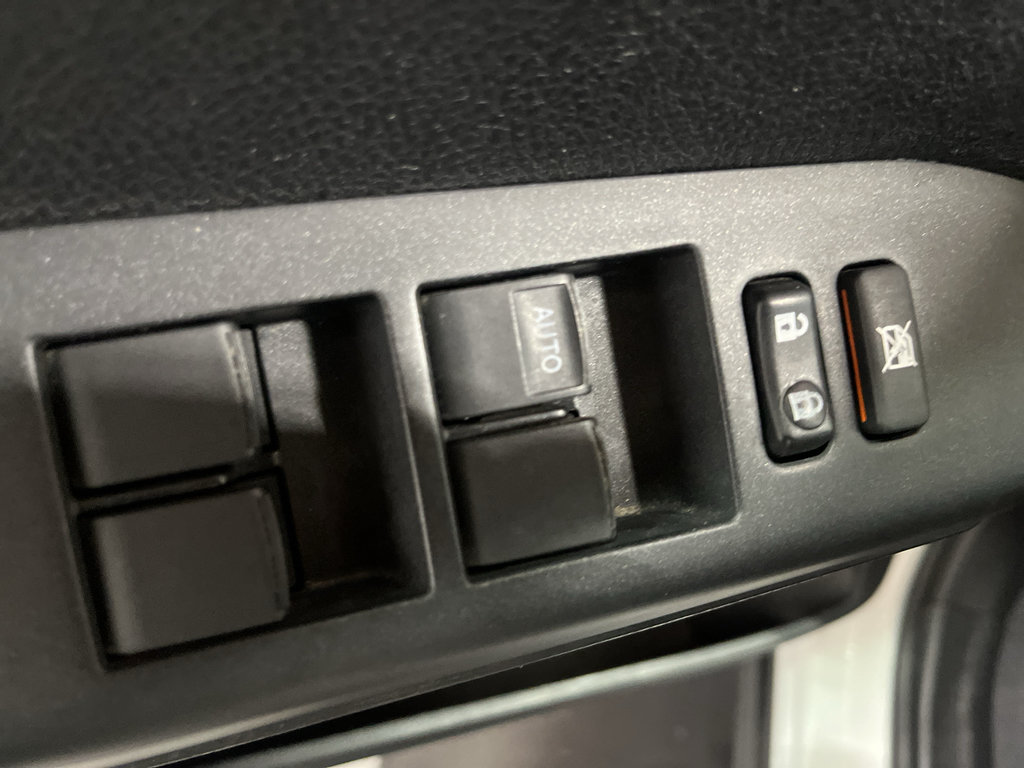 Used 2016 Toyota RAV4 XLE AWD/4WD image 28