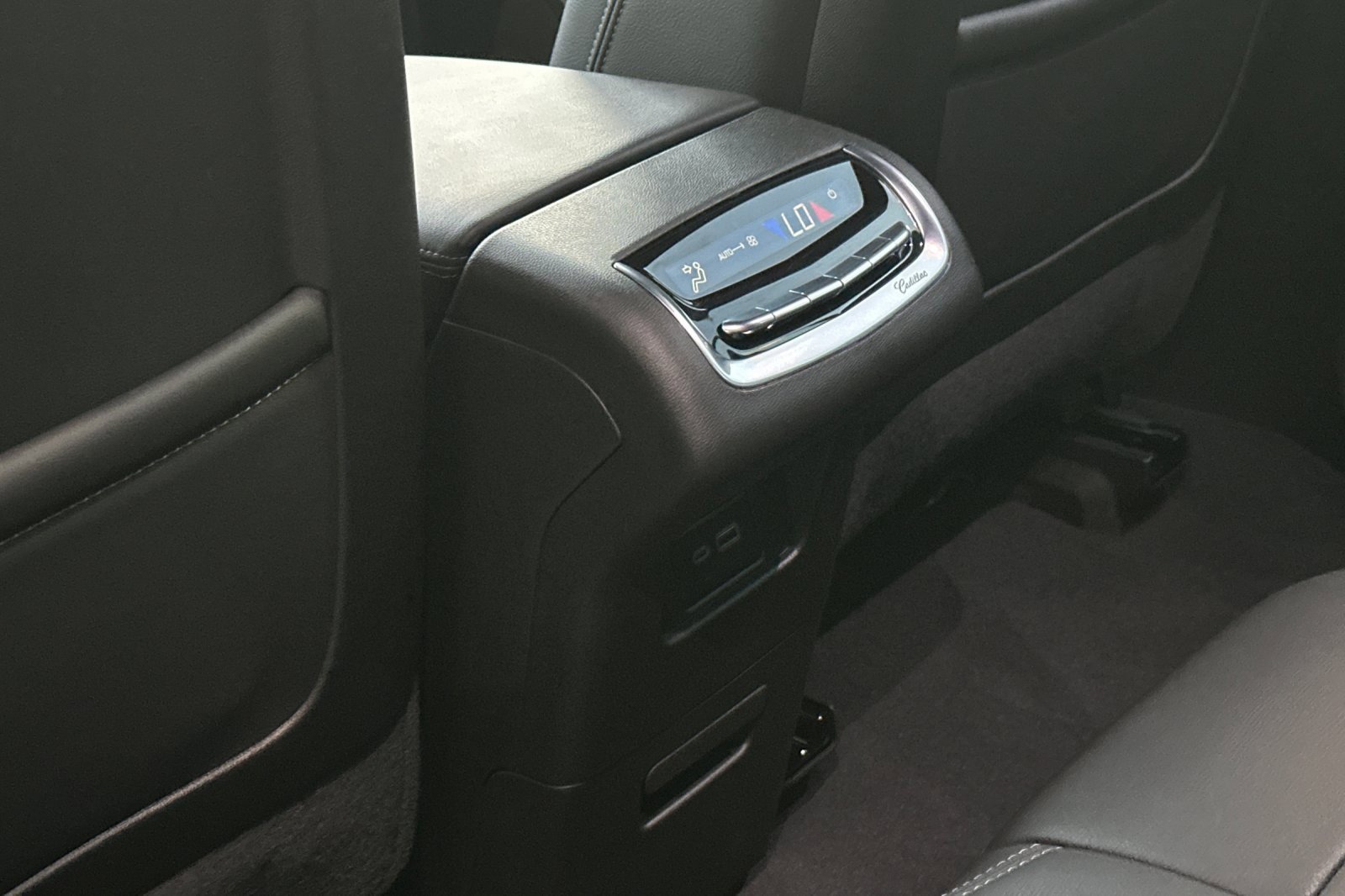 Used 2025 Cadillac XT6 Luxury image 15