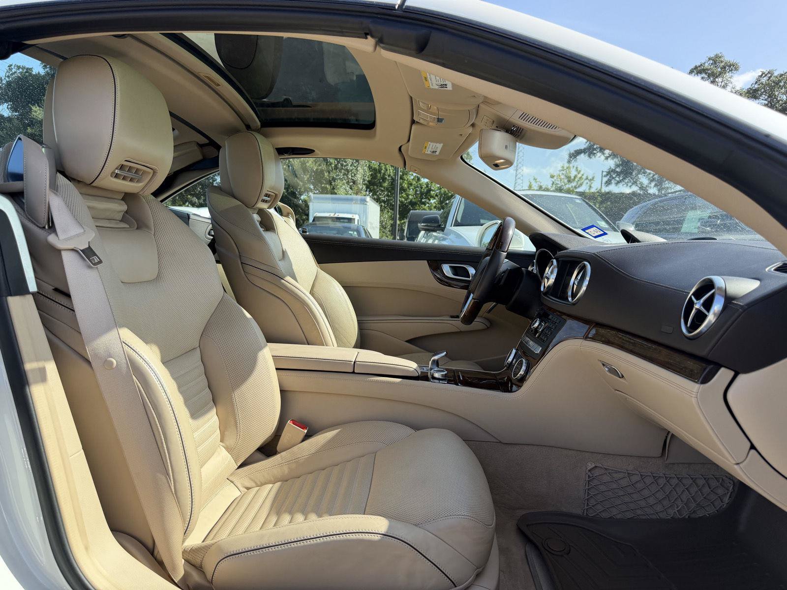 Used 2014 Mercedes-Benz SL 550 image 27