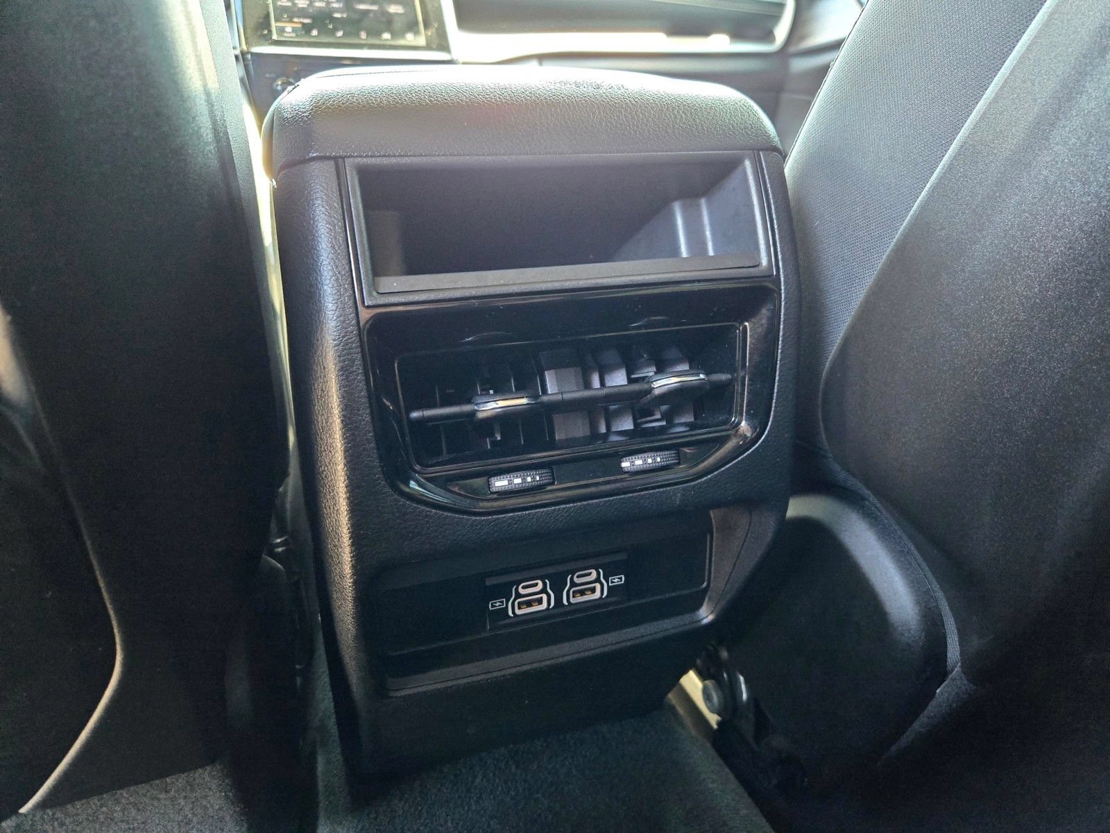 Used 2023 Jeep Grand Cherokee Laredo AWD/4WD image 11