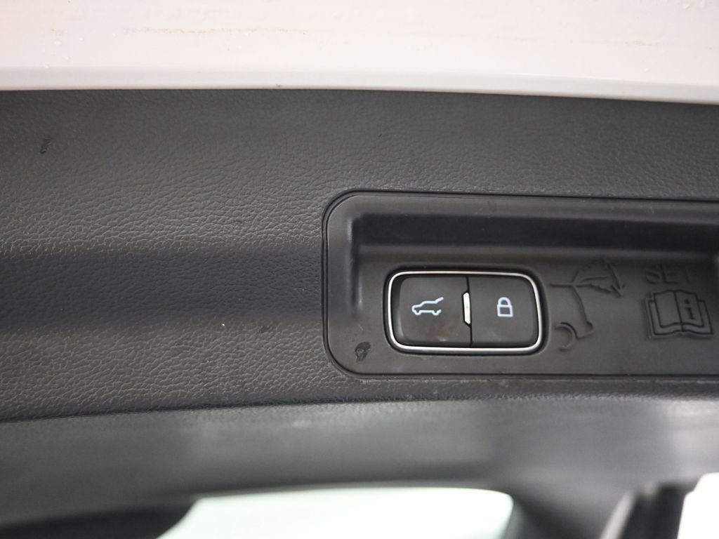 Used 2020 Ford Explorer XLT w/ Equipment Group 202A image 13