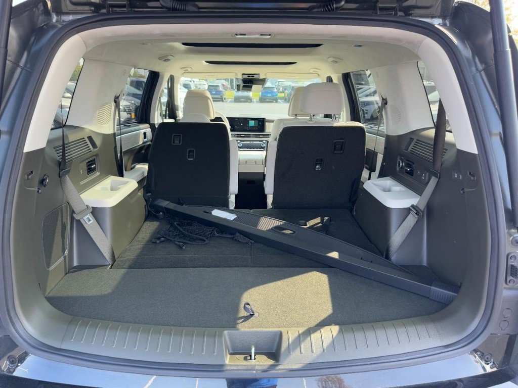 Used 2025 Hyundai Santa Fe Calligraphy image 6