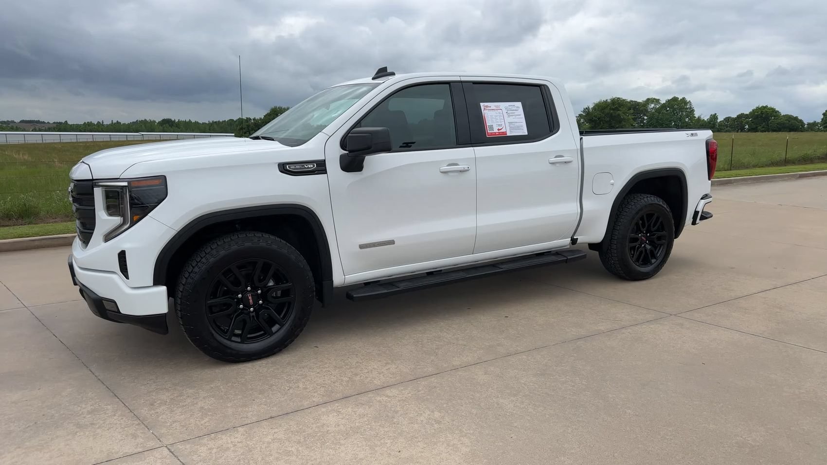 Used 2024 GMC Sierra 1500 Elevation w/ Preferred Package AWD/4WD image 5