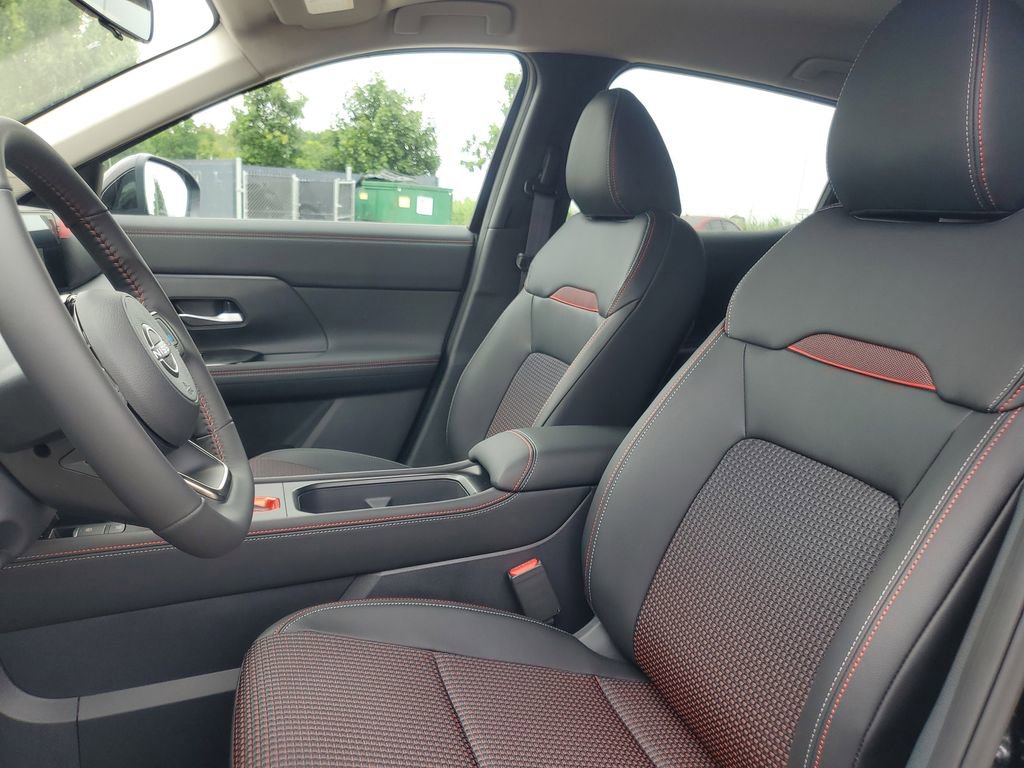 New 2025 Nissan Kicks SR image 12