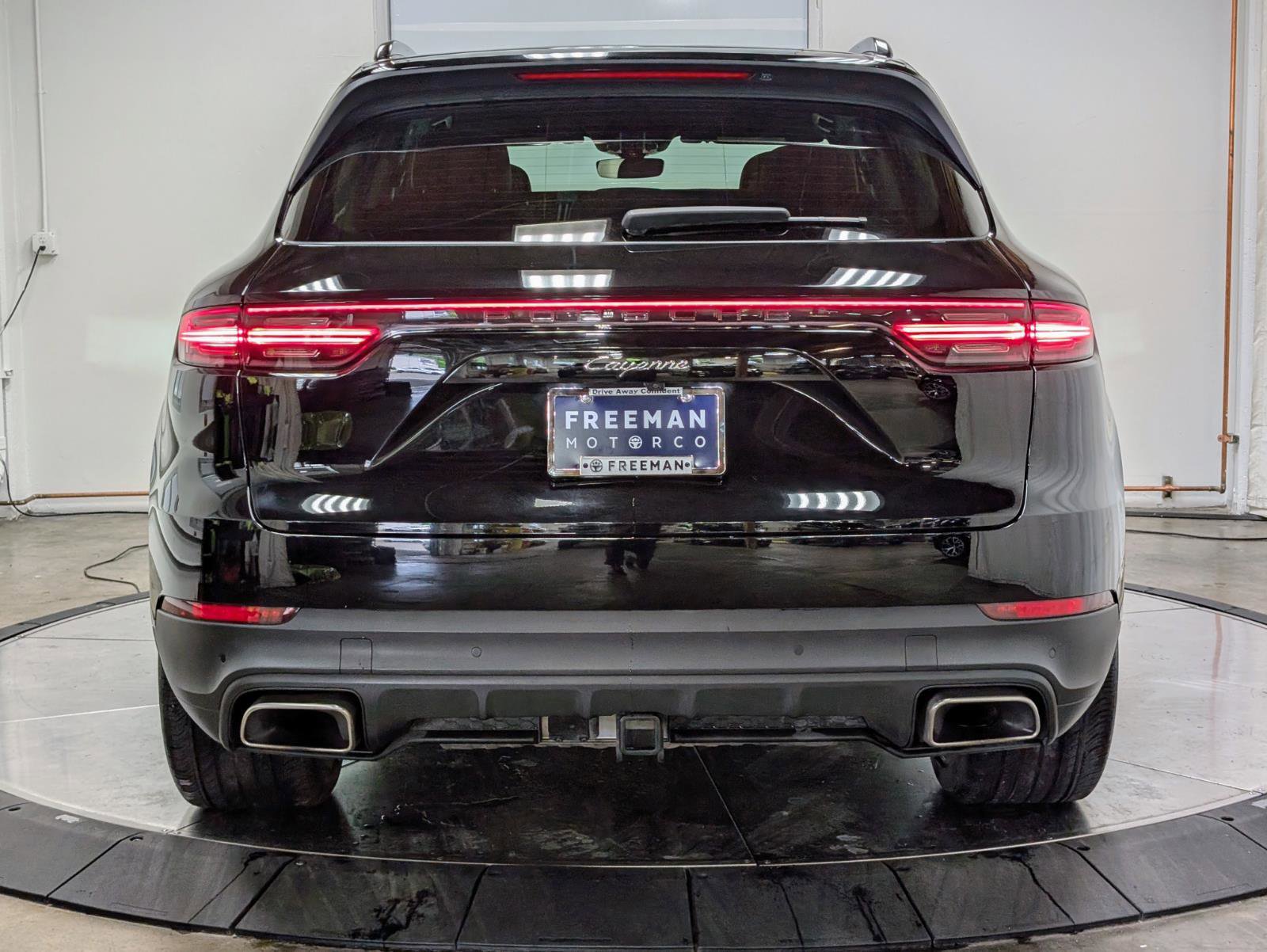 Used 2022 Porsche Cayenne Platinum Edition w/ Premium Package image 8