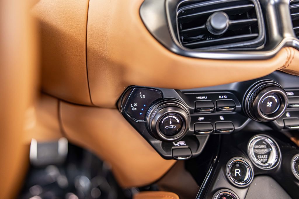 Used 2023 Aston Martin V8 Vantage Coupe image 27