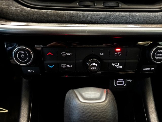 Used 2025 Jeep Compass Sport image 26