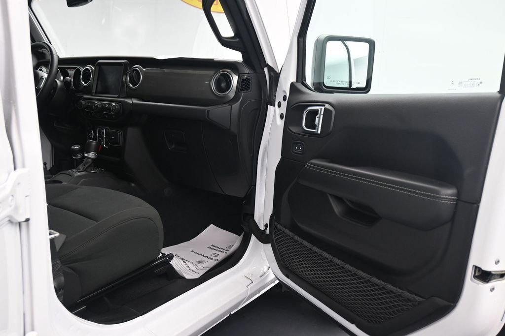 Used 2023 Jeep Gladiator Overland AWD/4WD image 12