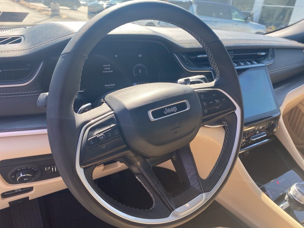 Used 2023 Jeep Grand Cherokee Limited w/ Black Appearance Package image 23