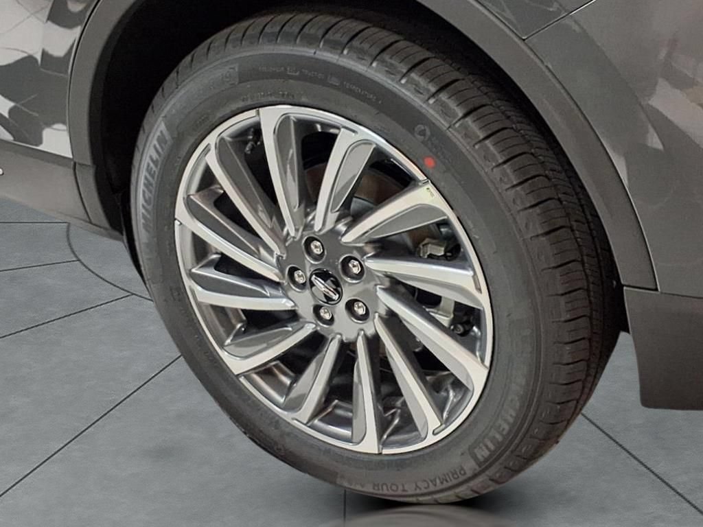 New 2025 Lincoln Corsair Reserve w/ Equipment Group 202A AWD/4WD image 8