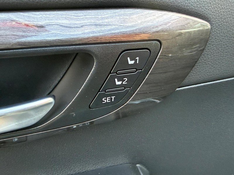 New 2026 Toyota Highlander Limited image 12