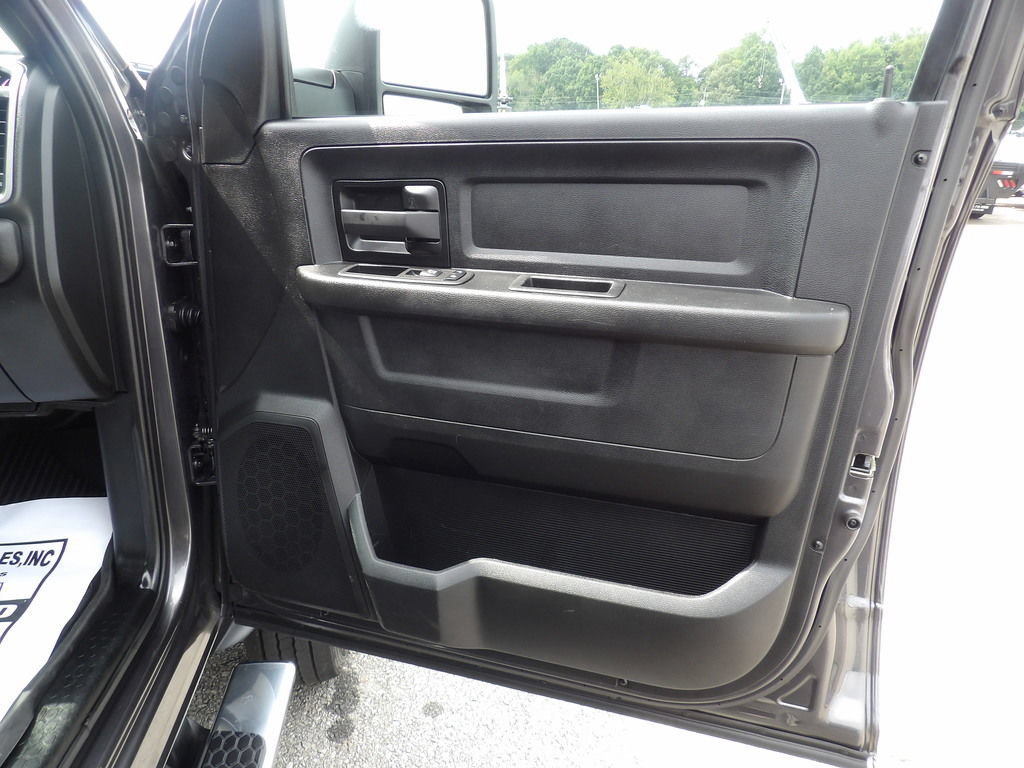 Used 2023 RAM 5500 Tradesman w/ Chrome Appearance Group AWD/4WD image 38
