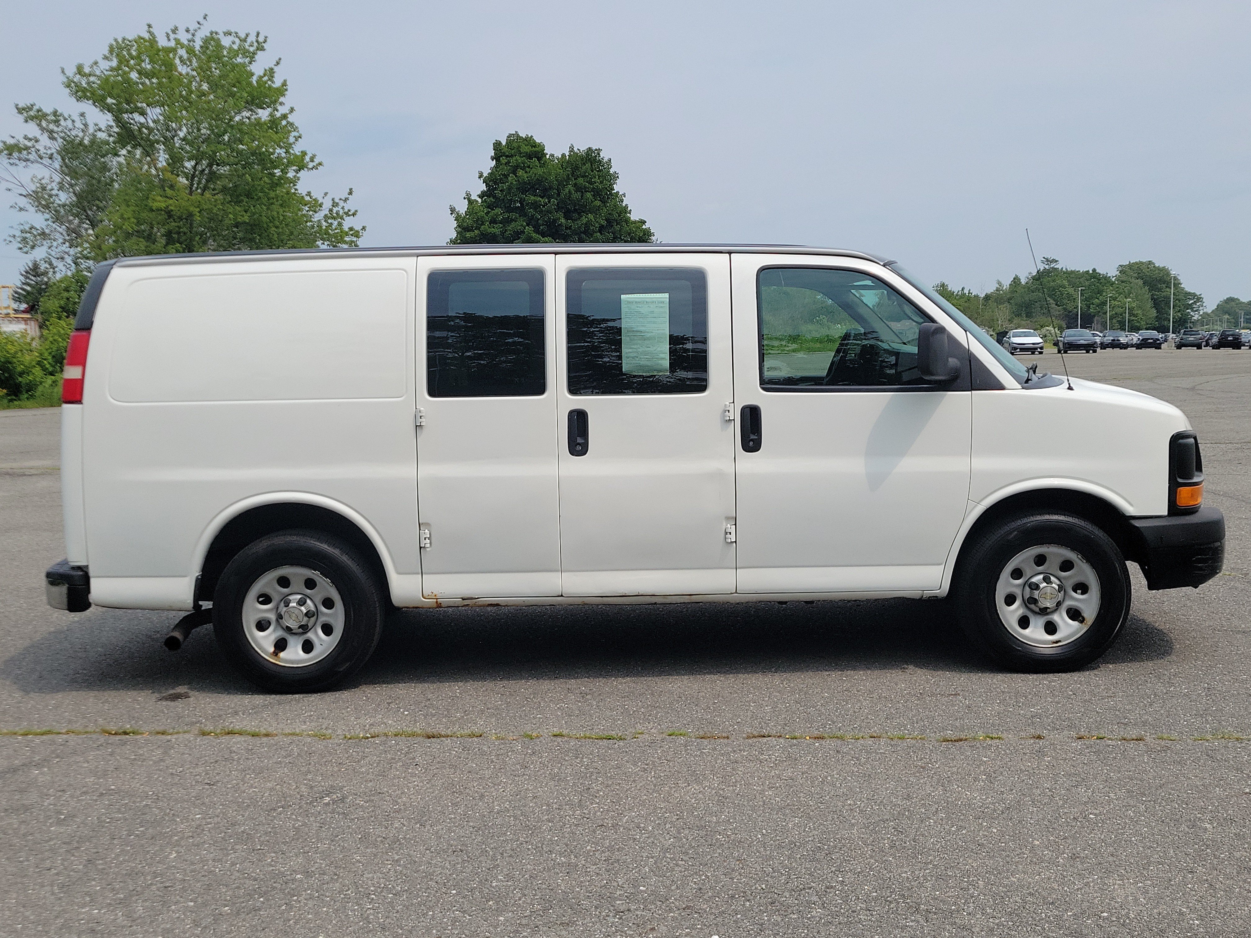 Used 2013 Chevrolet Express 1500 RWD image 4