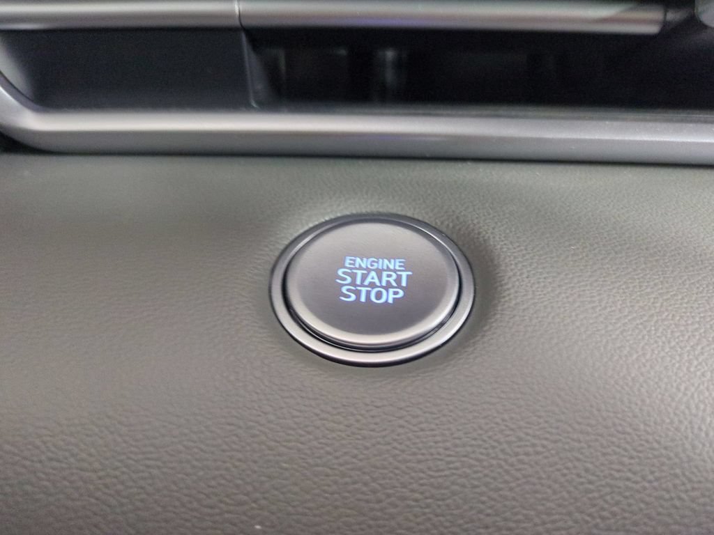 Used 2025 Hyundai Elantra Sport FWD image 34
