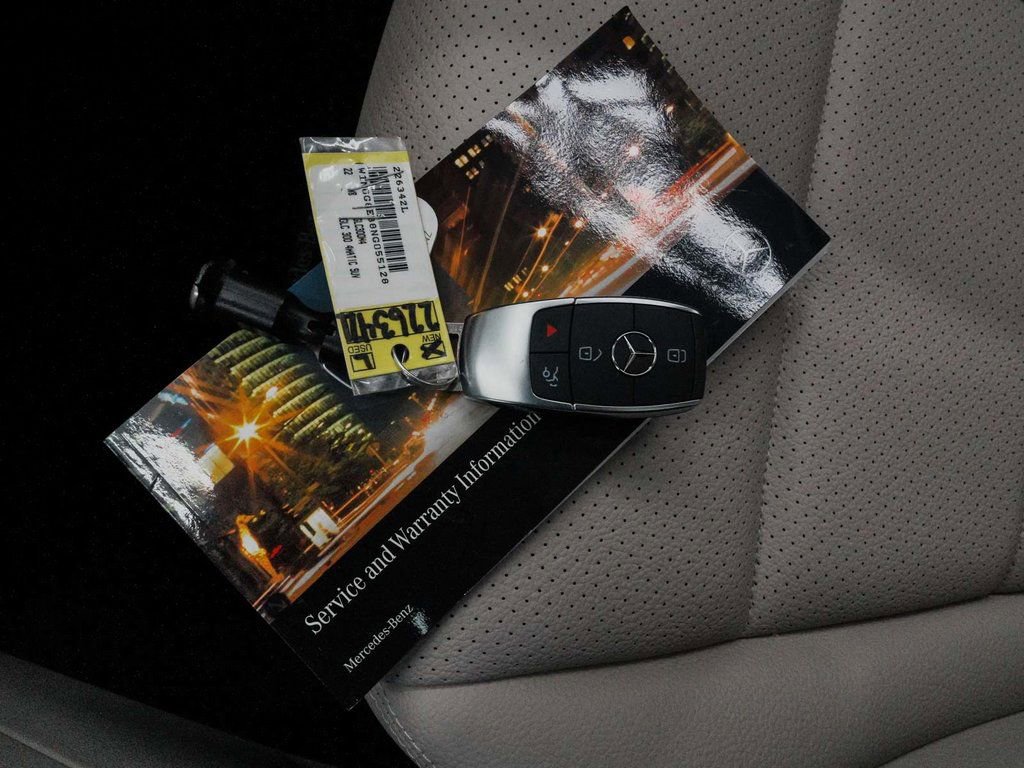 Used 2022 Mercedes-Benz GLC 300 4MATIC image 22