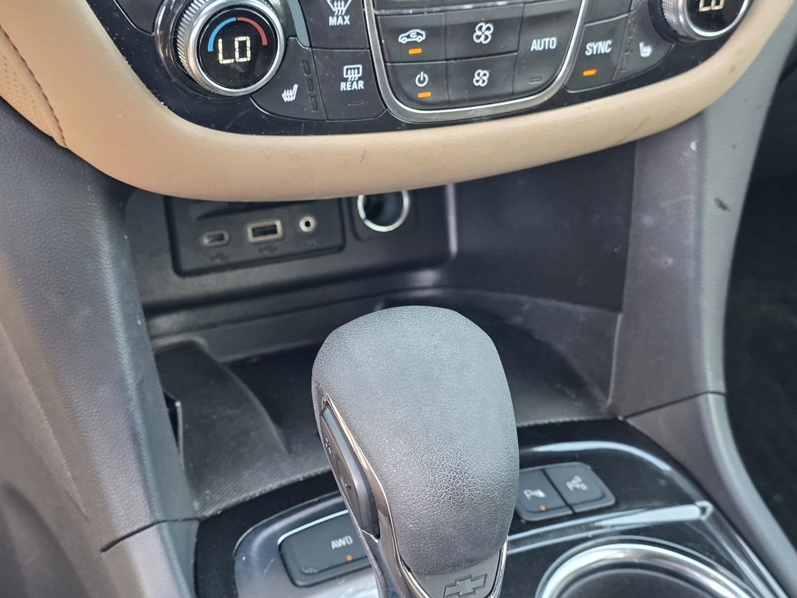 Used 2024 Chevrolet Equinox Premier AWD/4WD image 14