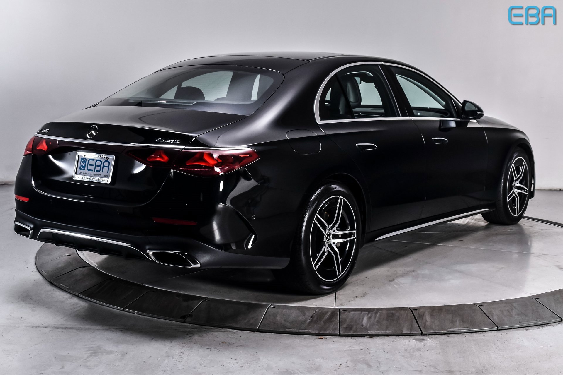 Used 2025 Mercedes-Benz E 350 4MATIC Sedan image 6